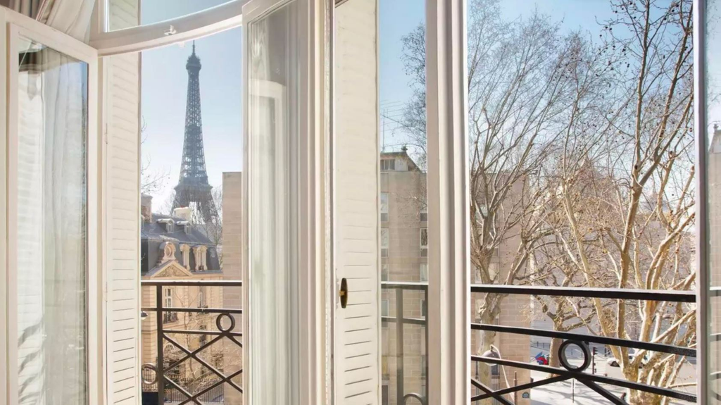Дизайнерские апартаменты с видом на Эйфелеву башню