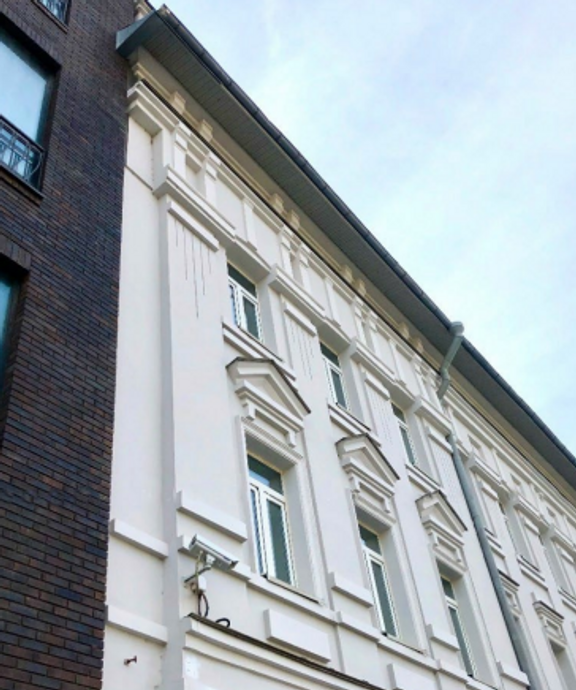 Особняк у набережной в центре Москвы